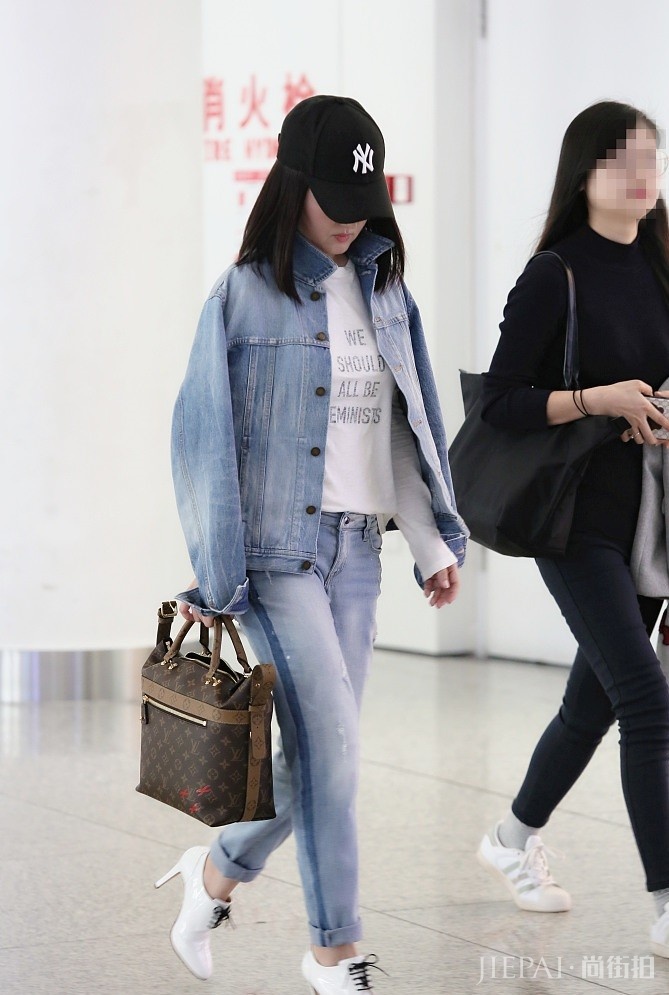 杨钰莹阔腿裤小短靴身高穿出了175的气场