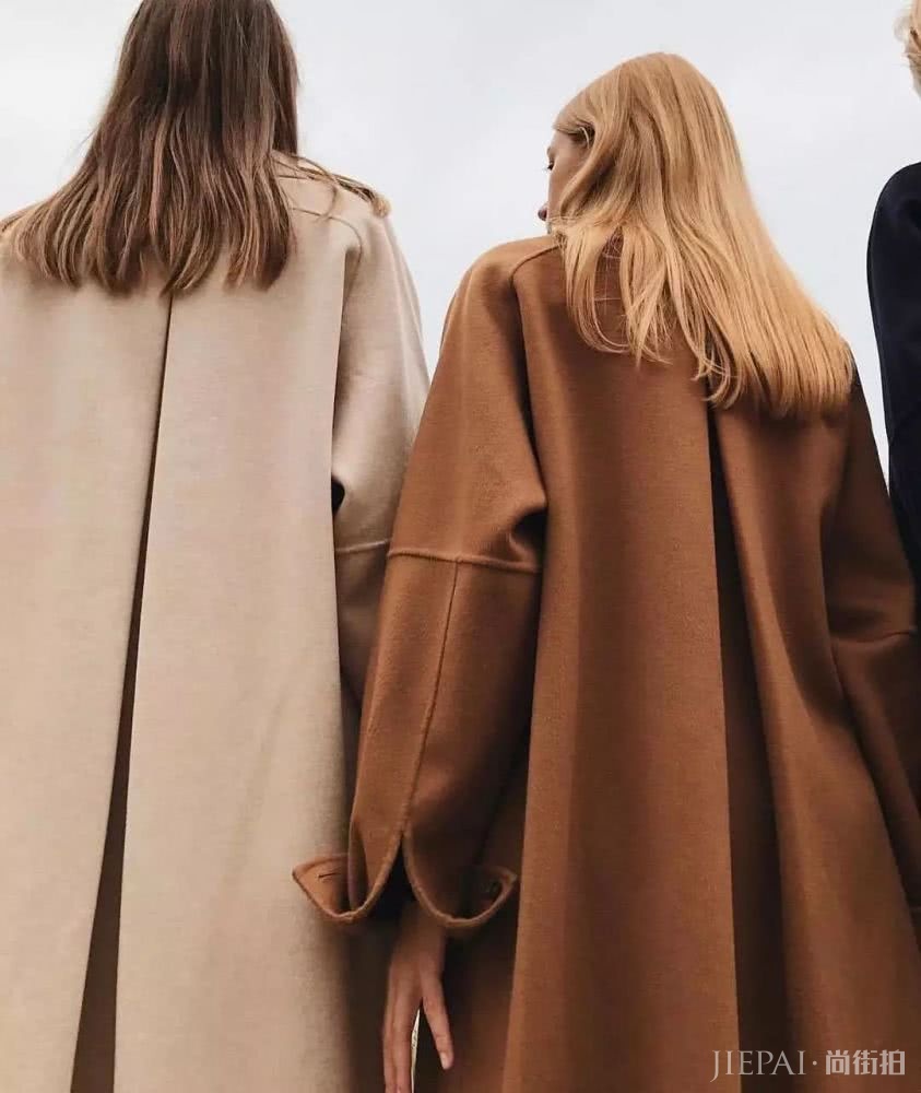 粉+灰、驼+白，这几个颜色穿在一起叫“看起来很贵”！