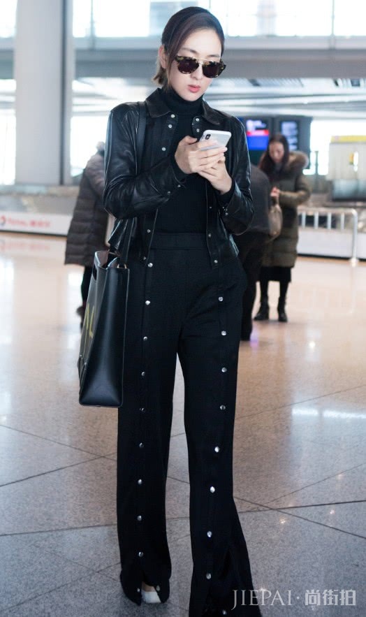 马苏的裤子和皮衣成了一条线，秒变腿长1米8