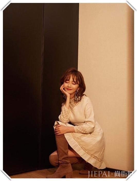 谭松韵娃娃气真别烫卷发，像吴谨言这样烫成大妈就尴尬了！