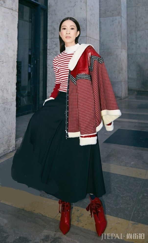 佘诗曼上半身很保暖,下半身2只“大辣椒”,却是湖南人的最爱!