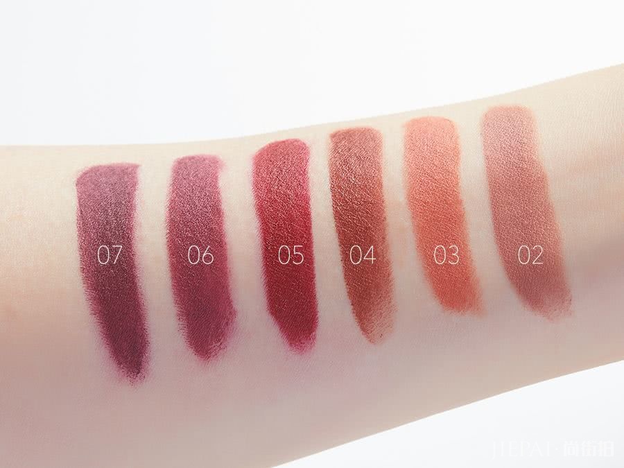 美妆博主疯狂推荐的彩妆,出了圣诞限量款,个个美爆