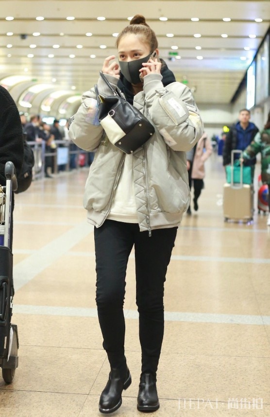 陈乔恩穿紧身裤，暴露身材缺陷，这身材比例是认真的吗？