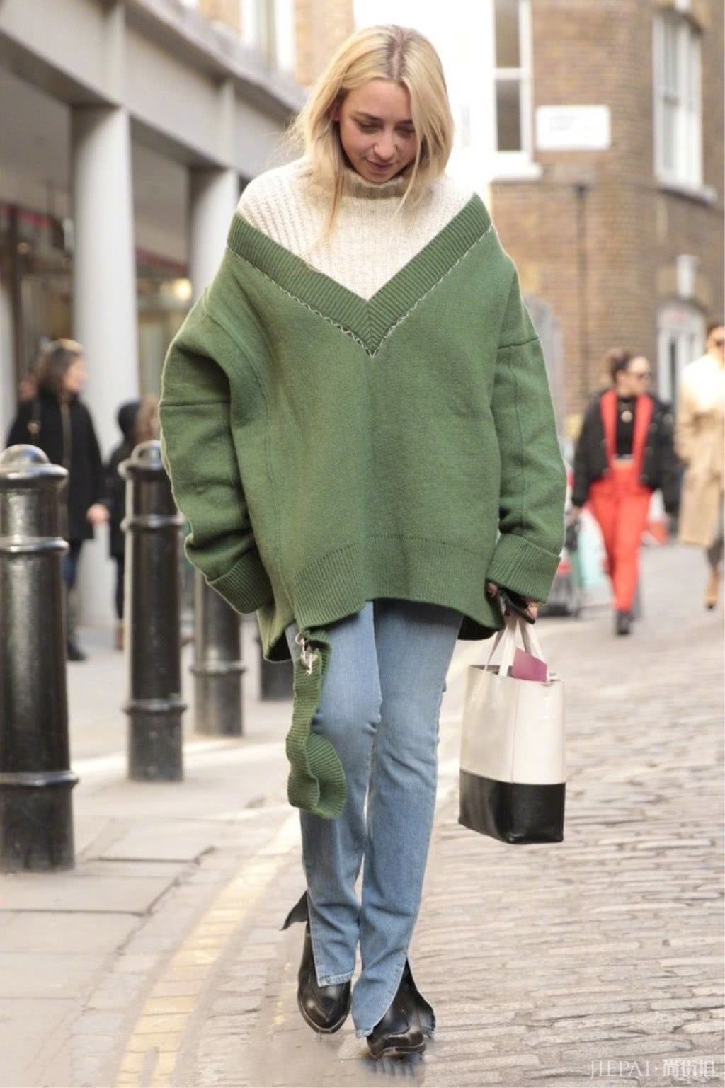 天气太冷，假两件毛衣叠起来穿才好看，不懂搭配的可以学起来！