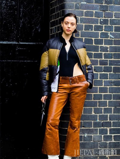 羽绒服怎么穿更有范?看欧美街头女生搭配极简阔腿裤时尚感爆棚