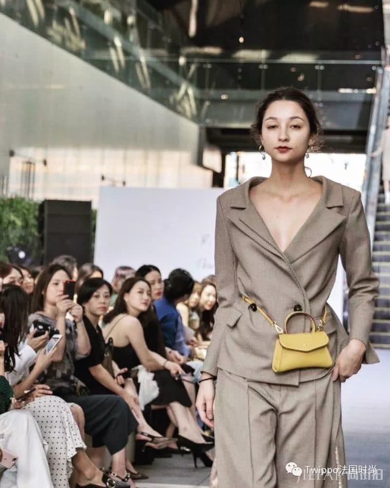 你离2019的新潮流，就差一只千元定制包