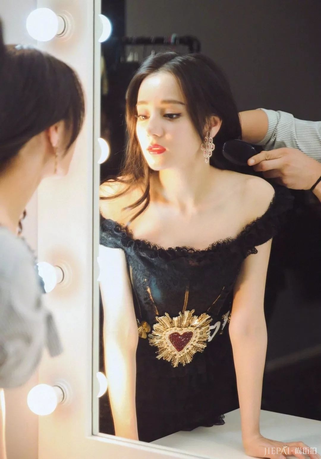 不用烫发!不用拉直!选对发型黑色头发也可以很好看