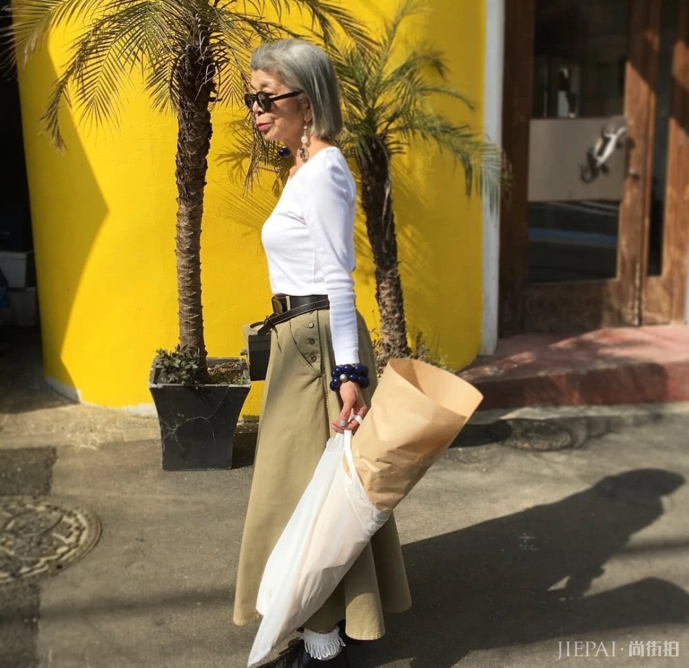 60岁老太太靠日常穿搭走红ins,一张照片获8千万点赞