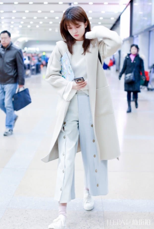 乔欣的袜子真是时尚法宝，显瘦减龄一步到位，再厚一点就好了！