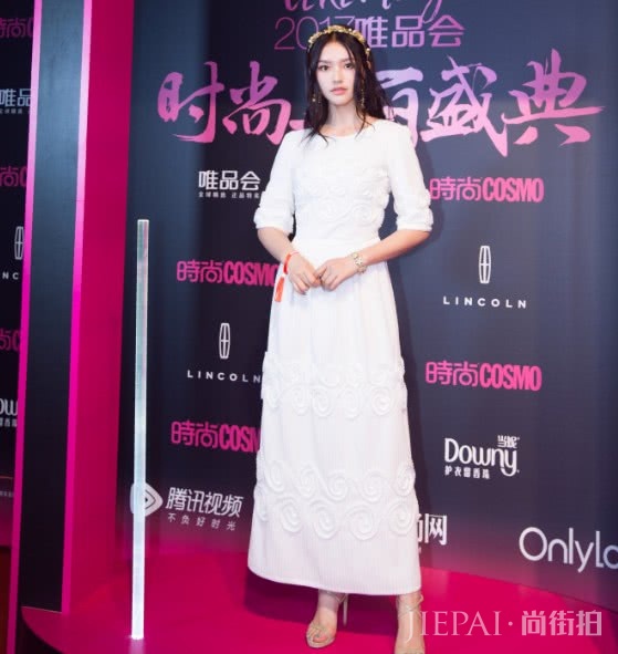 林允穿外套4万多上瞬间颜值飙升,买不起!