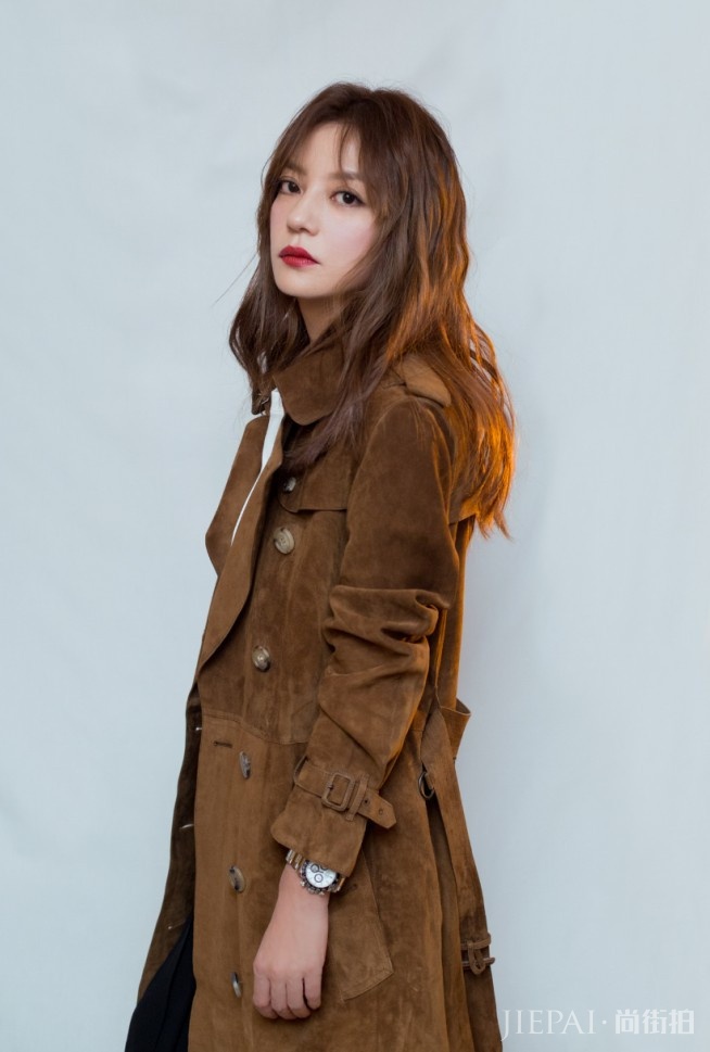 赵薇戏外穿搭也非常不错简单且时尚