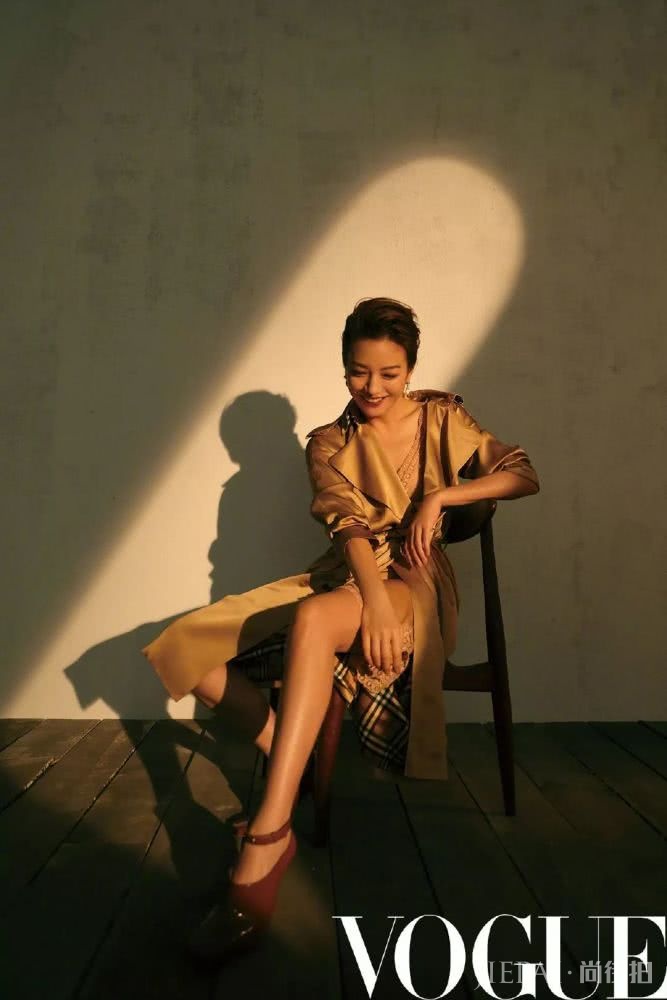 赵薇，从“红不了”少女到优雅“斜杠青年”