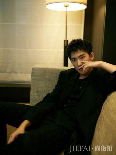 Angelababy大胆尝试狗啃刘海却意外撞脸王子文