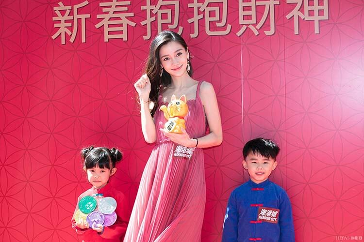 杨颖这么老气的裙子还能穿出少女感,颜值高就是任性