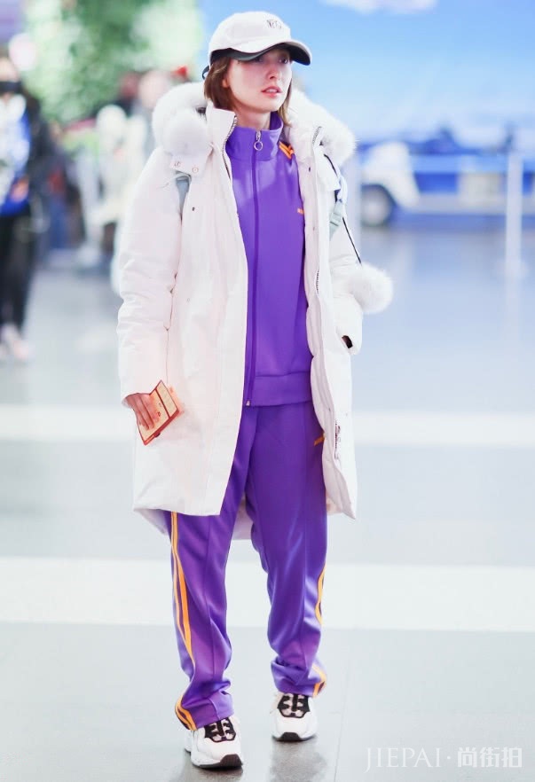 吴昕运动套装搭配羽绒服，怎么穿出回头率！