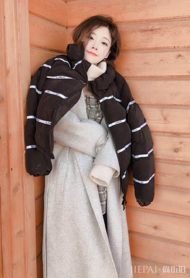 冯提莫身高不够鞋子来凑,却还是矮了一截!