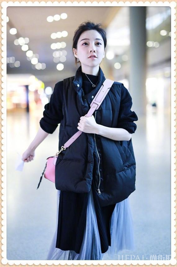 冯提莫机场秀清纯又养眼，不是见光死？