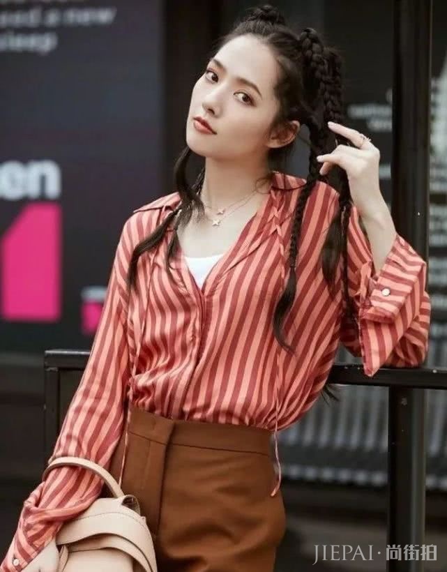 郭碧婷衣品超高,荷叶边露脐装身材太好!