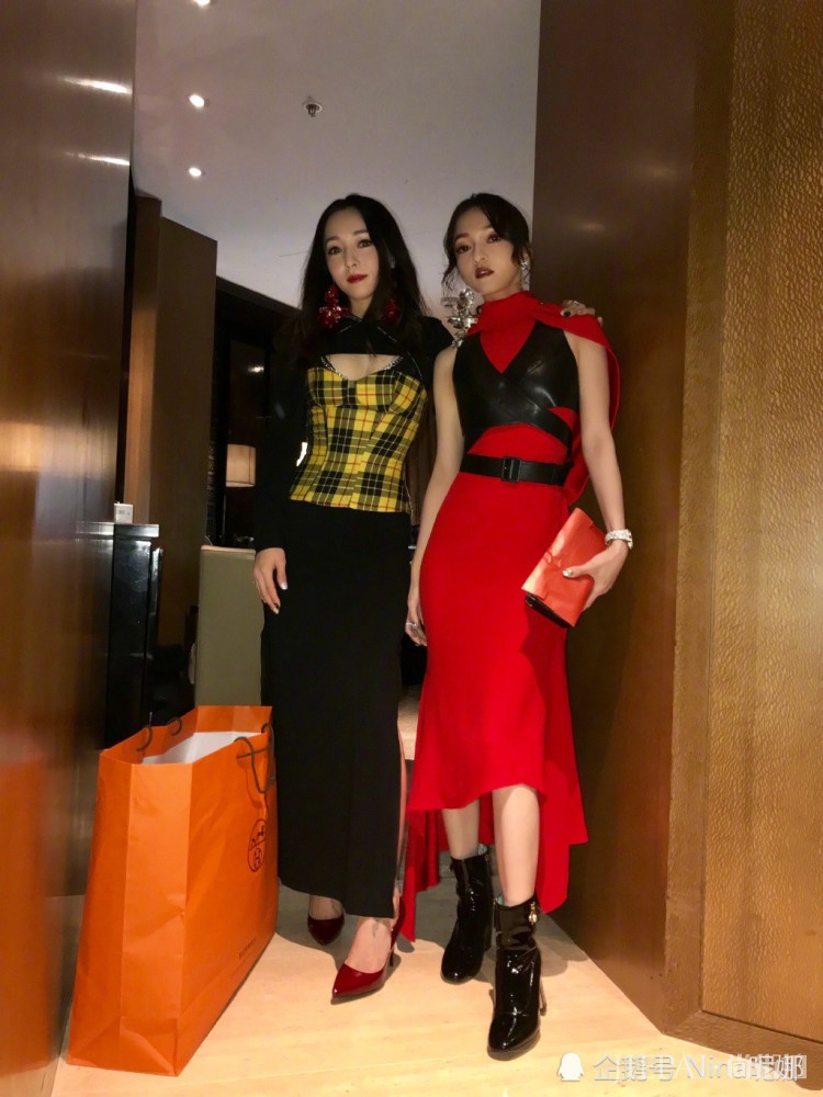 张韶涵晚会变大熊猫,穿4件衣服3条裤子一样可爱苗条