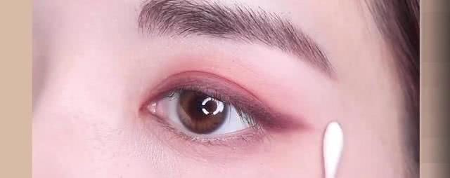 纯干货眼妆分享!冬季桃花妆,只用5分钟让你眼睛美的闪闪发光