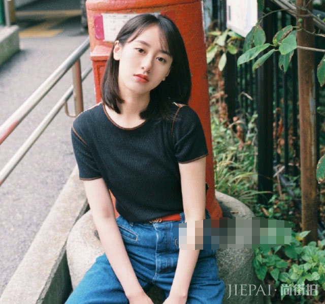 娇小可爱的袁冰妍,把一身旗袍改装成套装裙穿?