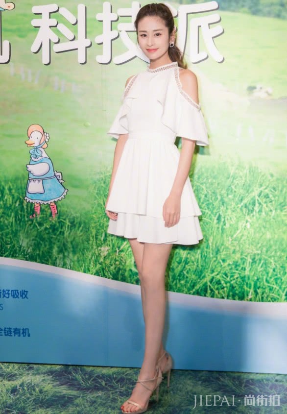 颖儿一岁孩子的妈妈，看起来依然清纯如少女！