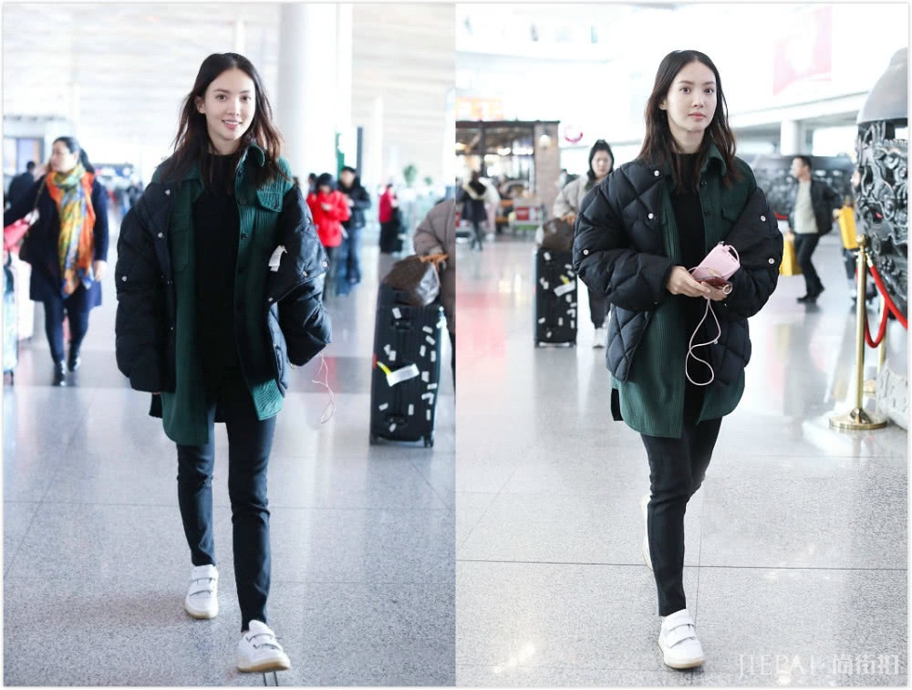 金晨绿色灯芯绒衬衣不扣,棉衣脱一半。这是想怎样时尚?