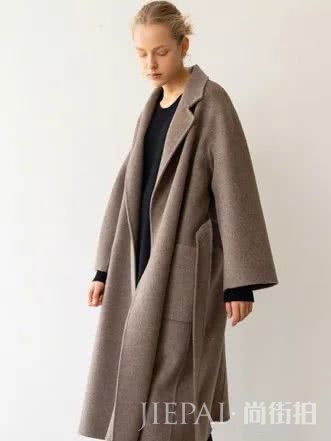 “假性纸片人”在冬天是怎么对付圆肩厚背的