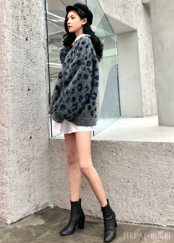 张予曦毛穗流苏装饰包,用“钢圈流苏”!