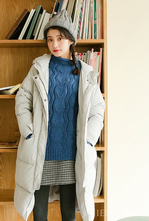羽绒服+裙子的穿搭示范,做个高雅的女人