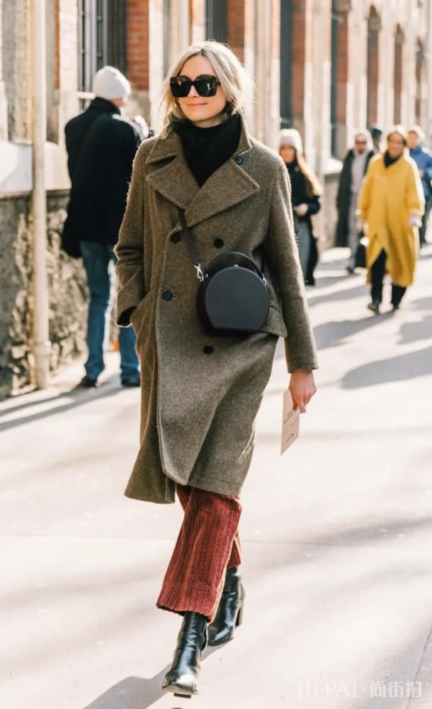 冬季穿搭想要新花样？选择双排扣大衣，复古又减龄