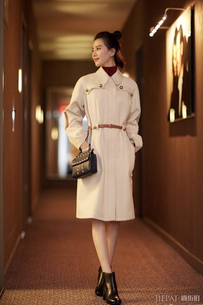 刘诗诗一头短发干练精致，帅气知性温柔！