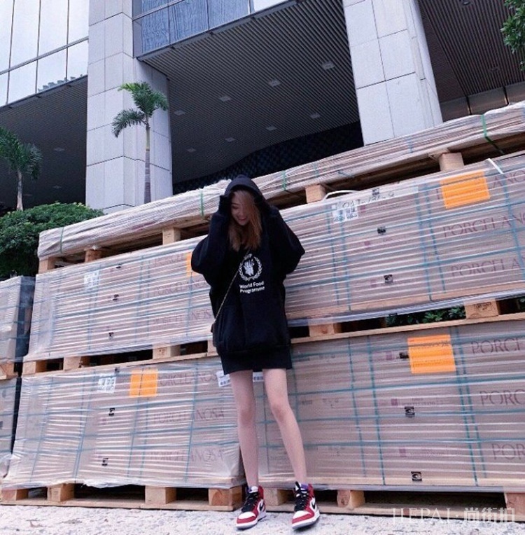 对于腿长的女生来说,永远都缺一条裤子