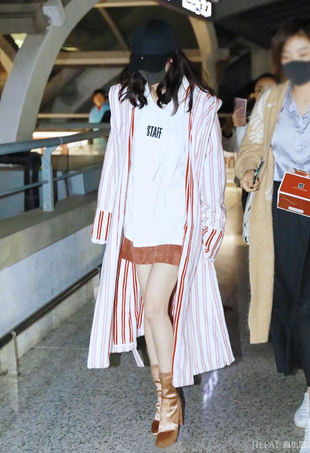 穿大衣+卫衣的你,真的时髦炸了!