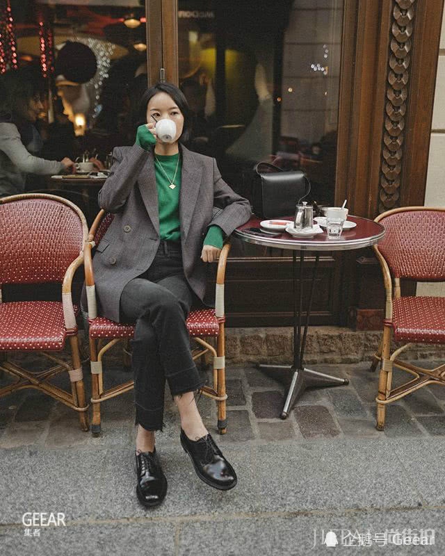这位在法国住的时尚博主,把优衣库的服装穿出了法式高级风格
