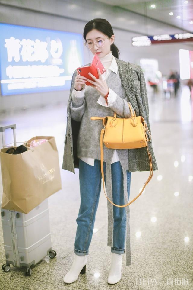 酷女孩能轻松消除西装的严肃正式感 穿出洒脱自如