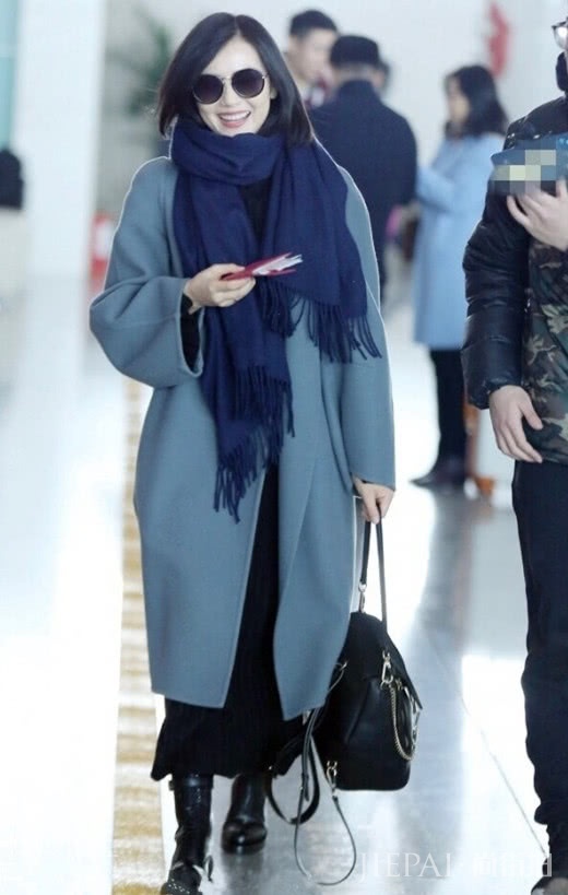 这6款灰色大衣搭配，尽显简约大气美