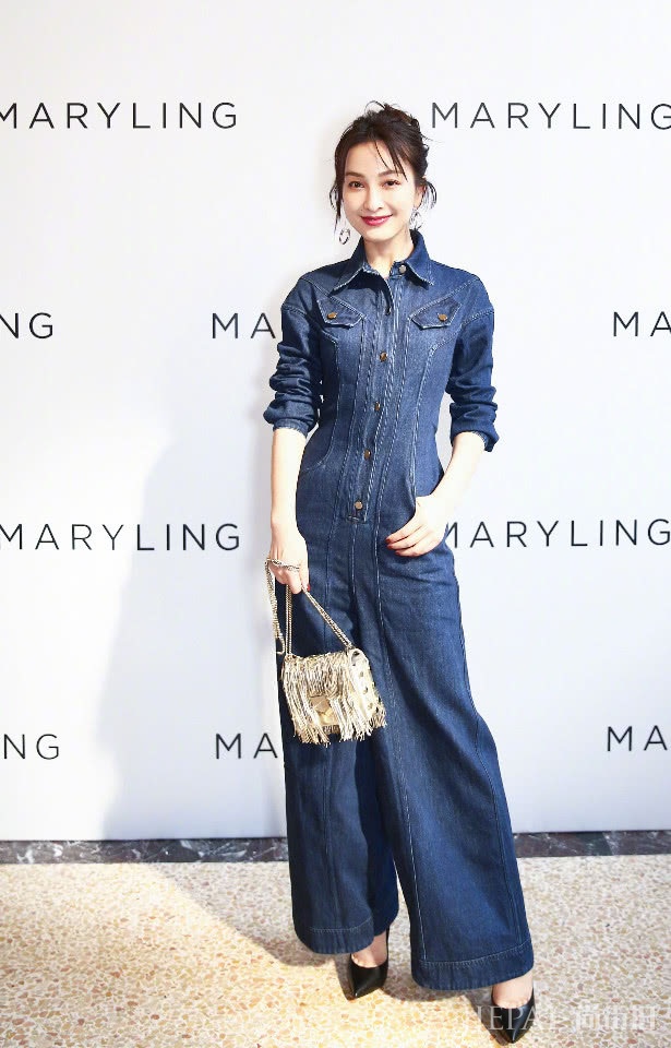 吴昕穿上烂大街的紧身裤，时尚翻了！