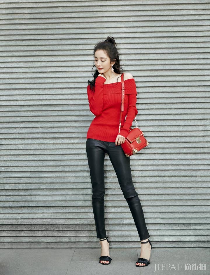 杨幂穿人鱼裙，精美刺绣胜似天仙！