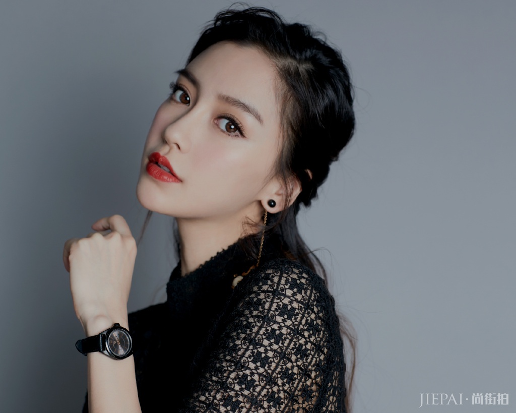 Angelababy剪个性“狼头”造型,清纯少女变霸气女王