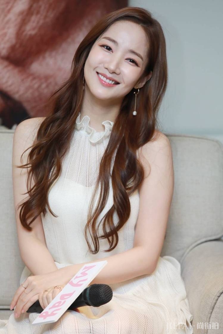 朴敏英机场时尚好有亲和力!