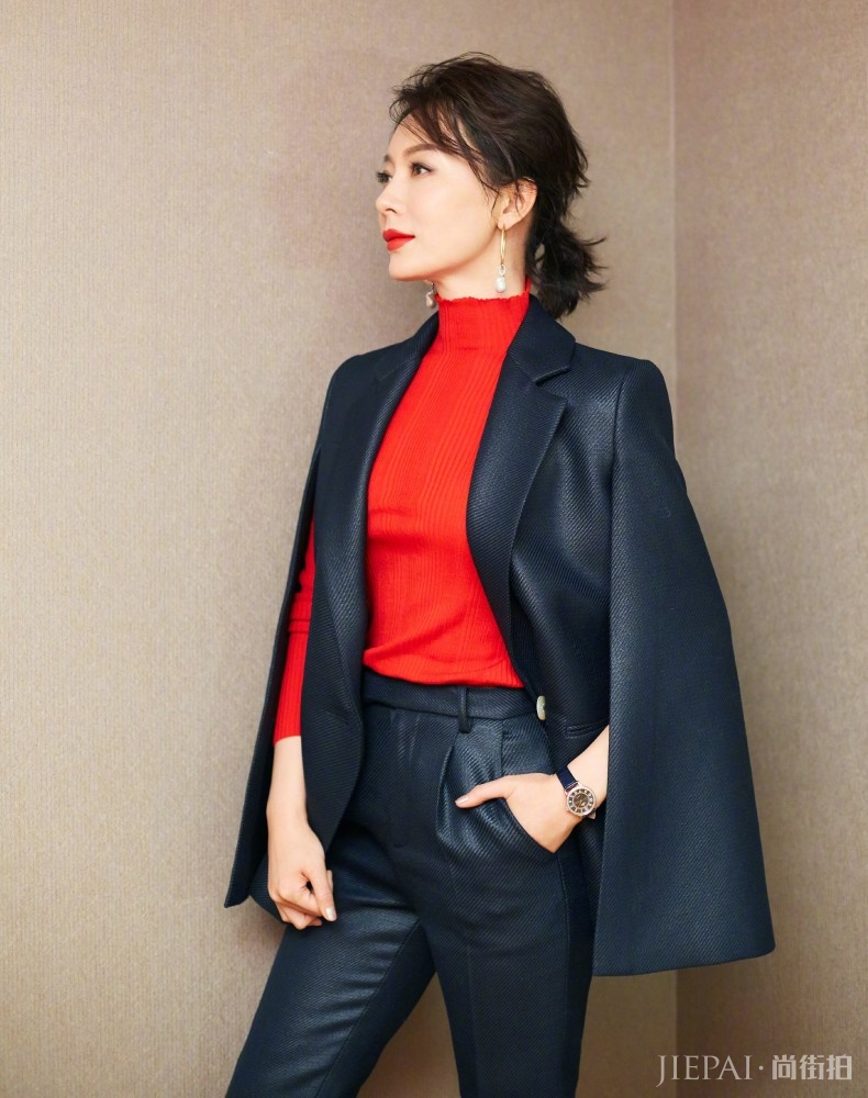 陈数《幕后之王》中短卷发利落又干练！