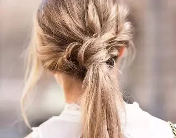 一分钟学会，超气质的“低马尾”扎发