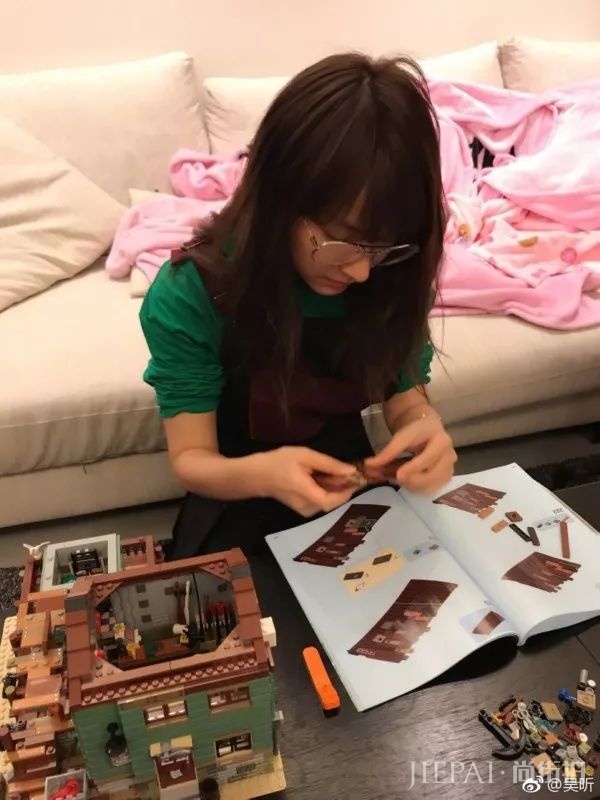 吴昕化“泡脚妆”的女星?真实的她很圈粉!