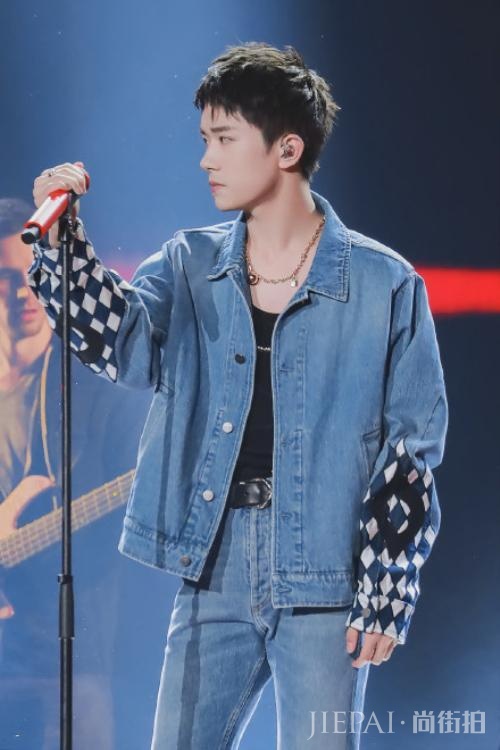 Angelababy大胆尝试狗啃刘海却意外撞脸王子文