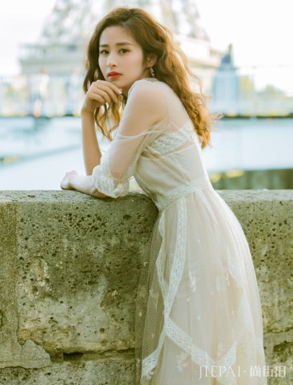 颖儿一岁孩子的妈妈，看起来依然清纯如少女！