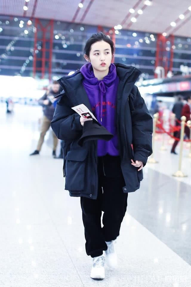 看今年明星们的机场秀，羽绒服成为时尚宠儿