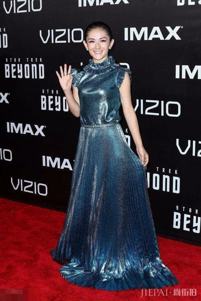 谢娜希腊长裙配纸片腰美回仙女了!