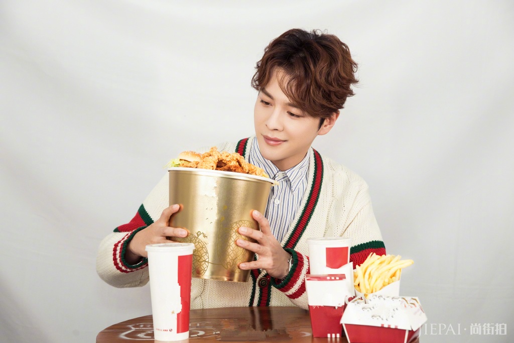 徐海乔郭品超两个大龄男人撞衫针织衫居然秒变20岁