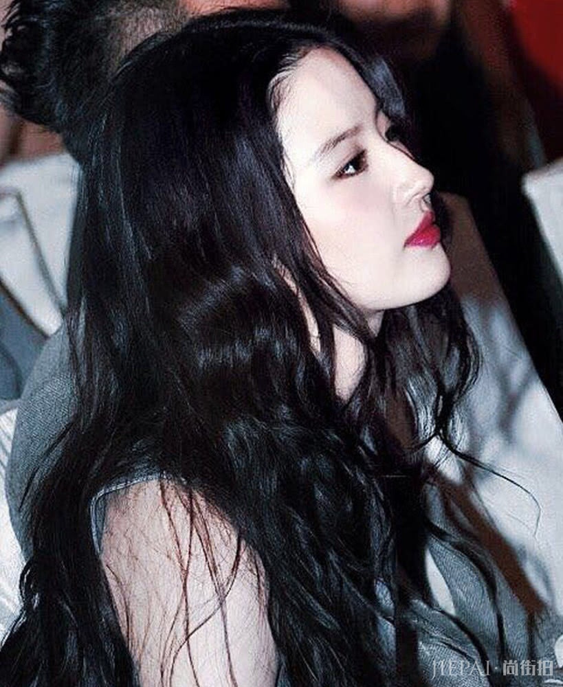 刘亦菲活动照,“蛋蛋卷”惊艳路人